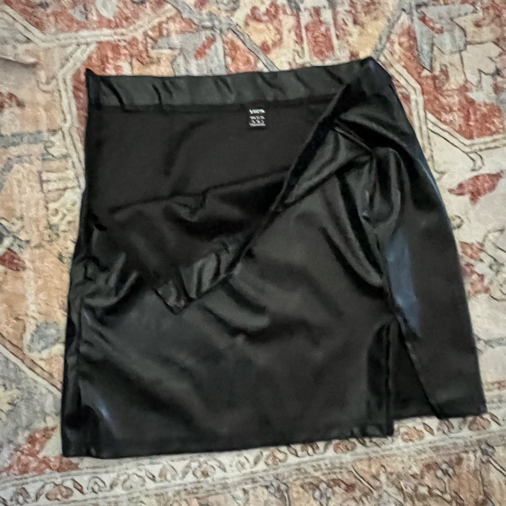 SHEIN Elegant Black Asymmetrical Skirt